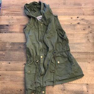 Utility olive green drawstring zip button vest